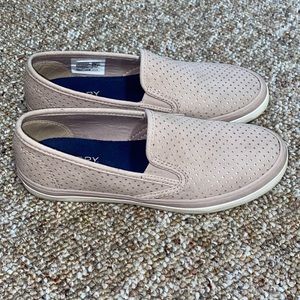 Sperry’s size 7 women’s shoes.